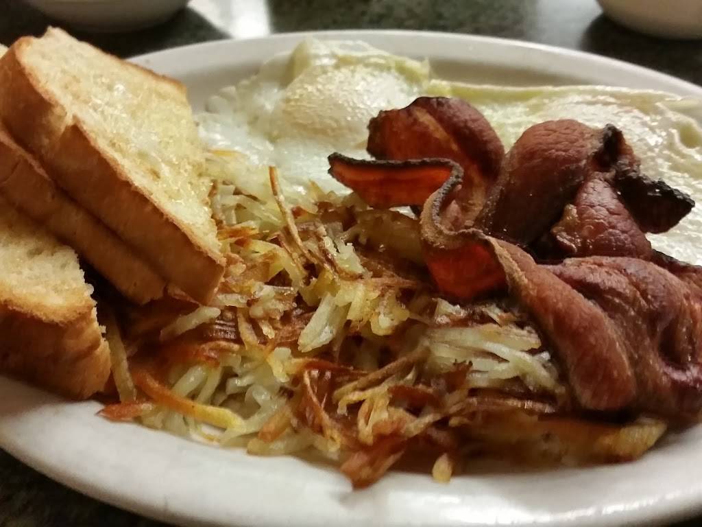 Rivers Edge Restaurant | restaurant | 283 S Riverside Dr, Saukville, WI 53080, USA | 2622849918 OR +1 262-284-9918