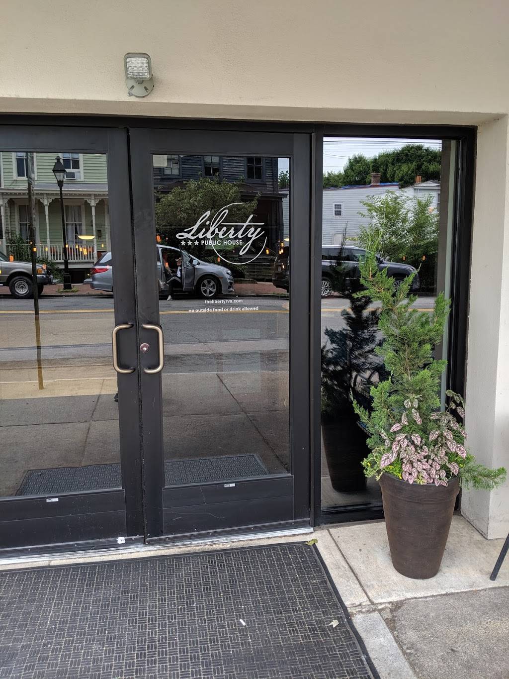 Liberty Public House | restaurant | 418 N 25th St, Richmond, VA 23223, USA | 8042258275 OR +1 804-225-8275