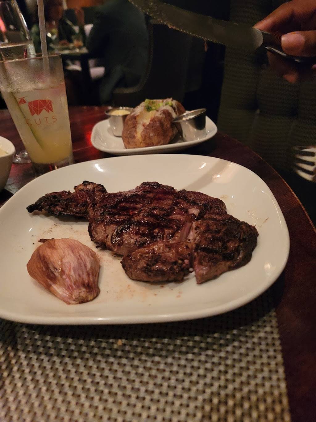 Cuts Steakhouse | restaurant | 60 Andrew Young International Blvd NE, Atlanta, GA 30303, USA | 4045253399 OR +1 404-525-3399