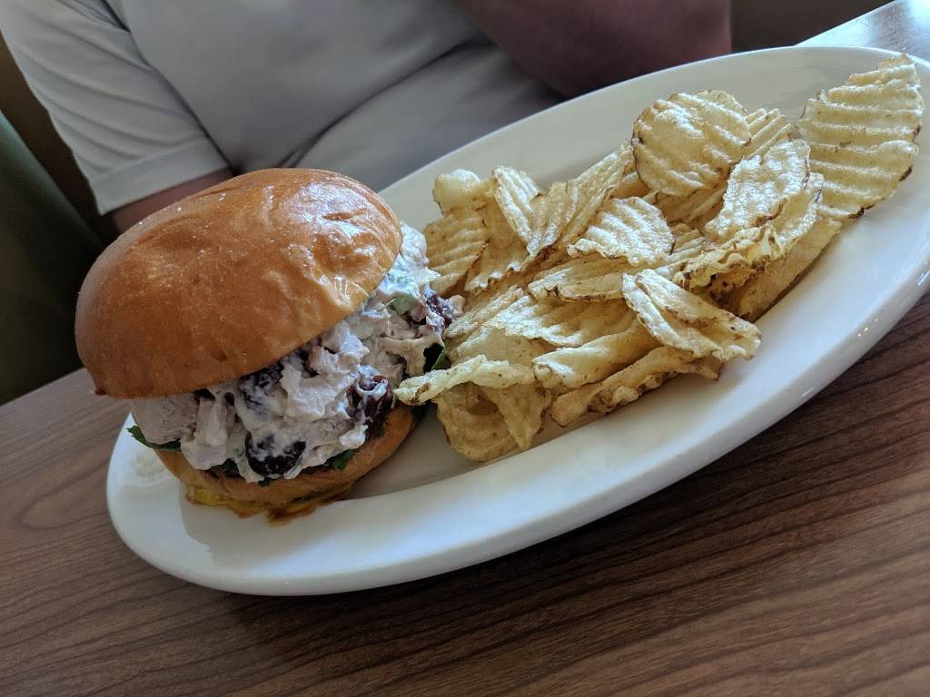 Broomstack Kitchen and Taphouse | restaurant | 172 W Burdickville Rd, Maple City, MI 49664, USA | 2312288869 OR +1 231-228-8869