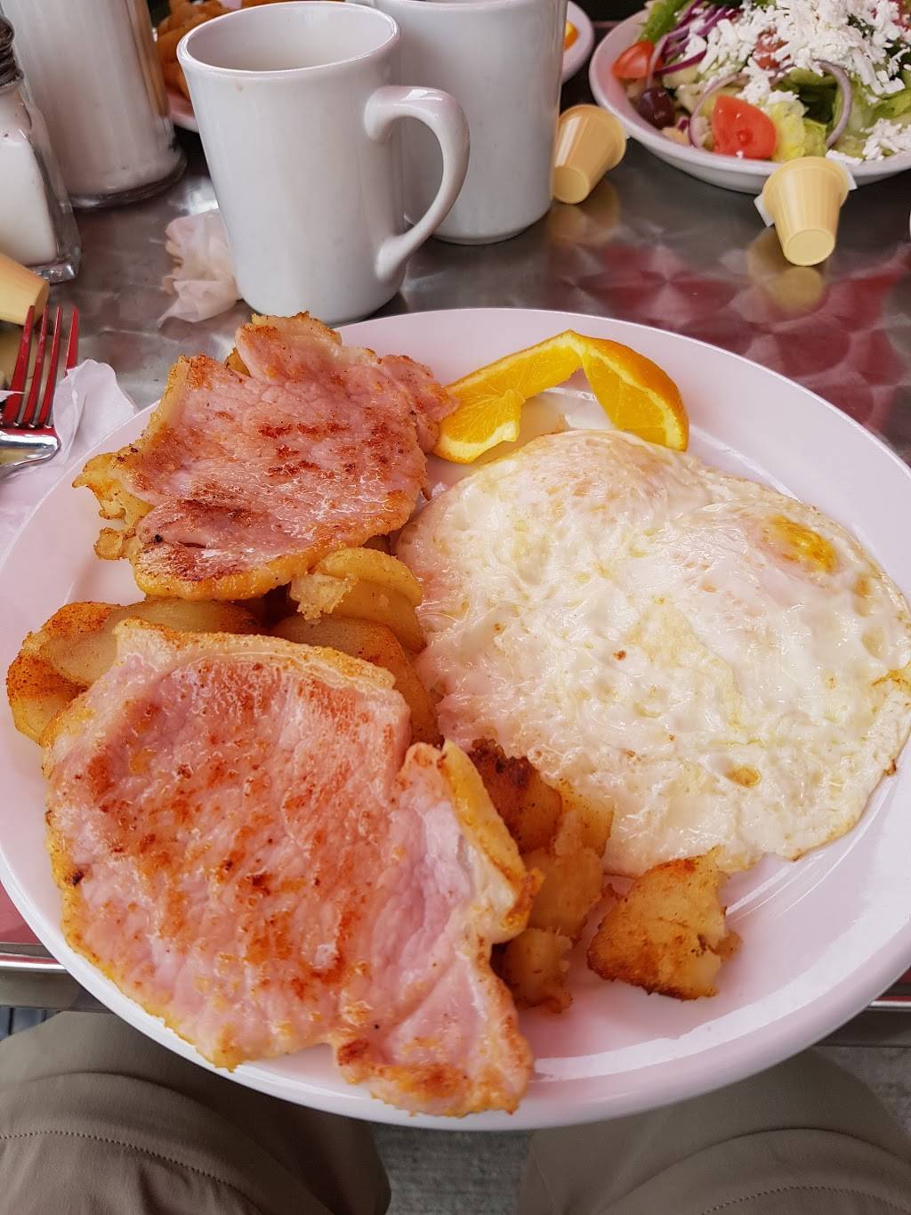 Motorama Restaurant | restaurant | 862 Danforth Ave, Toronto, ON M4J 1L7, Canada | 4164616968 OR +1 416-461-6968