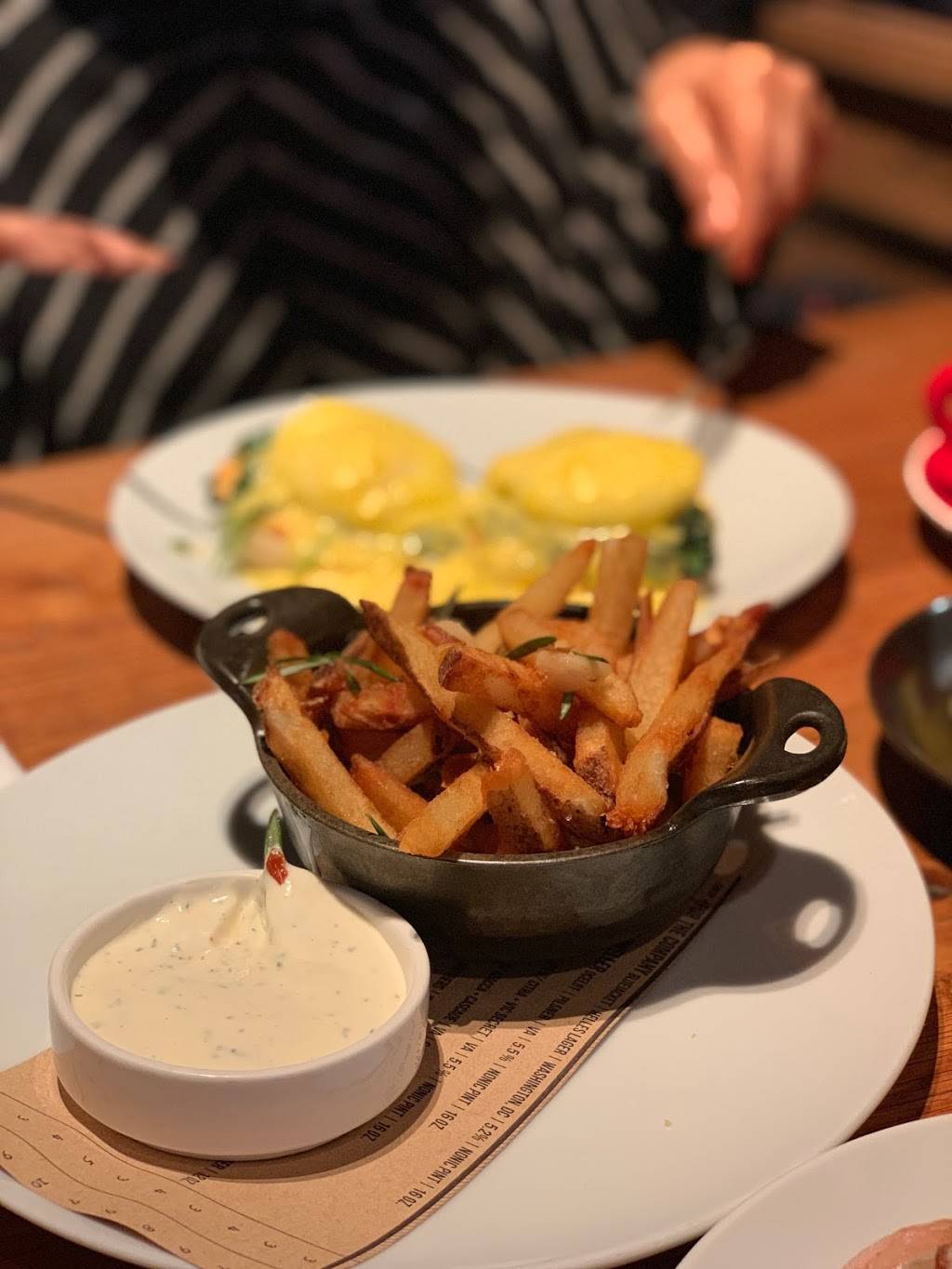 Red Apron Butcher | meal takeaway | 709 D St NW, Washington, DC 20004, USA | 2025245244 OR +1 202-524-5244