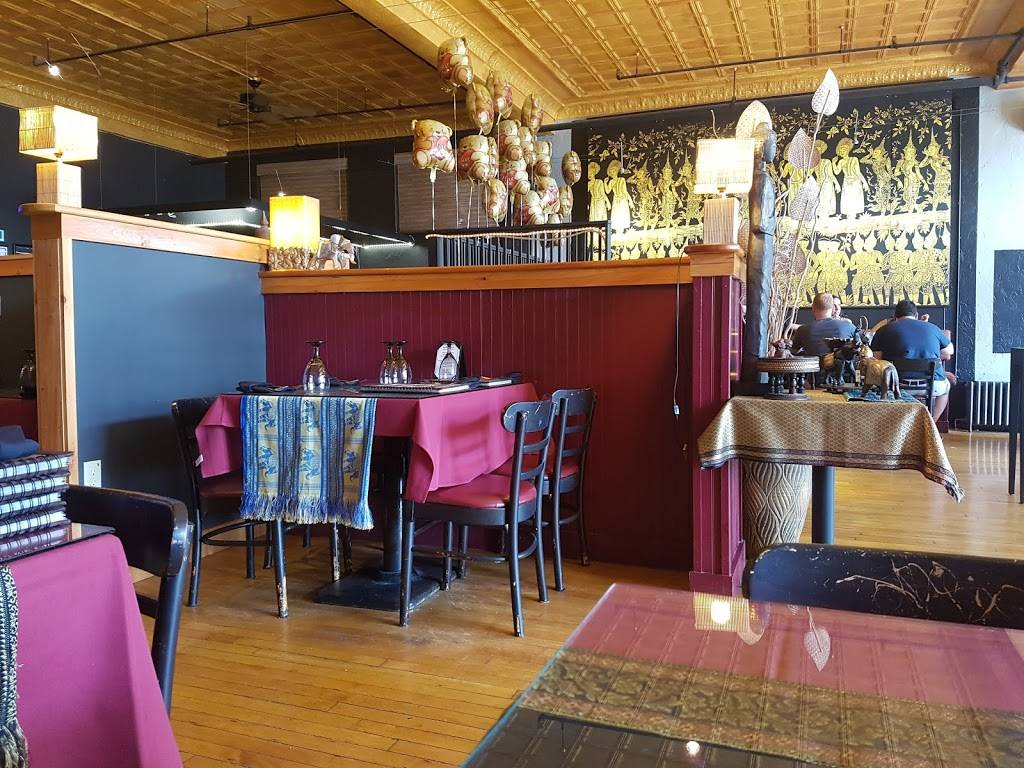 Dusit Thai Cuisine | restaurant | 158 Main St, Newport, VT 05855, USA | 8024879305 OR +1 802-487-9305