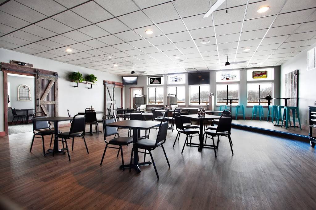 Stolls Olde 109 | restaurant | N866 Co Rd R, Watertown, WI 53098, USA | 9209253000 OR +1 920-925-3000