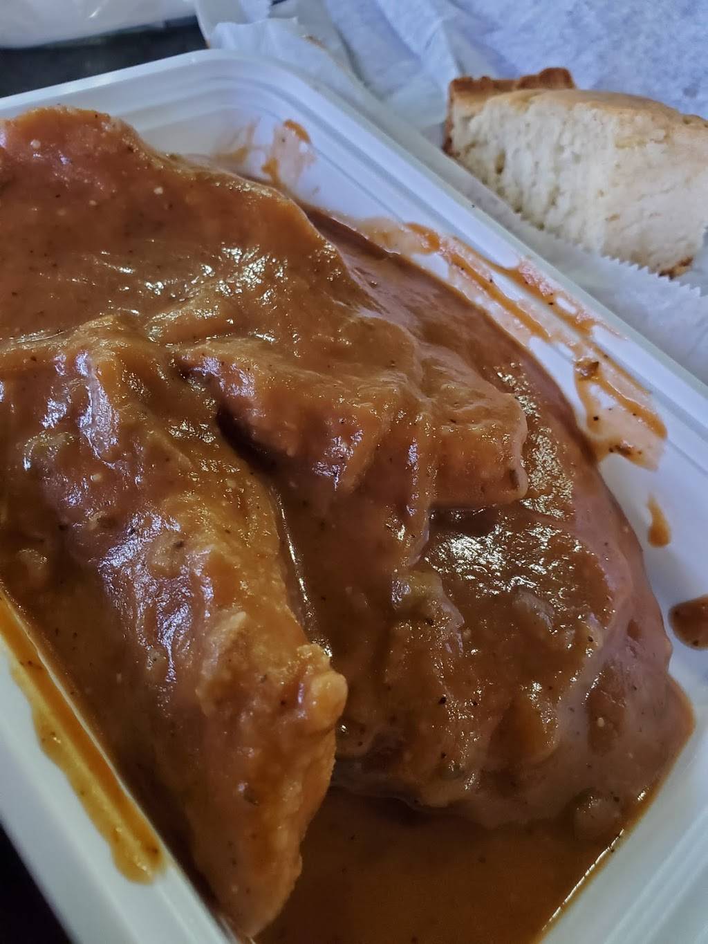 Lynns Bahamian Kitchen | restaurant | 3000 Country Club Ln, Pembroke Park, FL 33009, USA | 9546285859 OR +1 954-628-5859