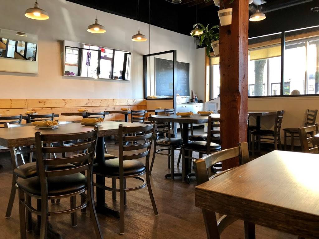 Naviyas Thai Brasserie | restaurant | 2812 W 43rd St, Minneapolis, MN 55410, USA | 6122765061 OR +1 612-276-5061