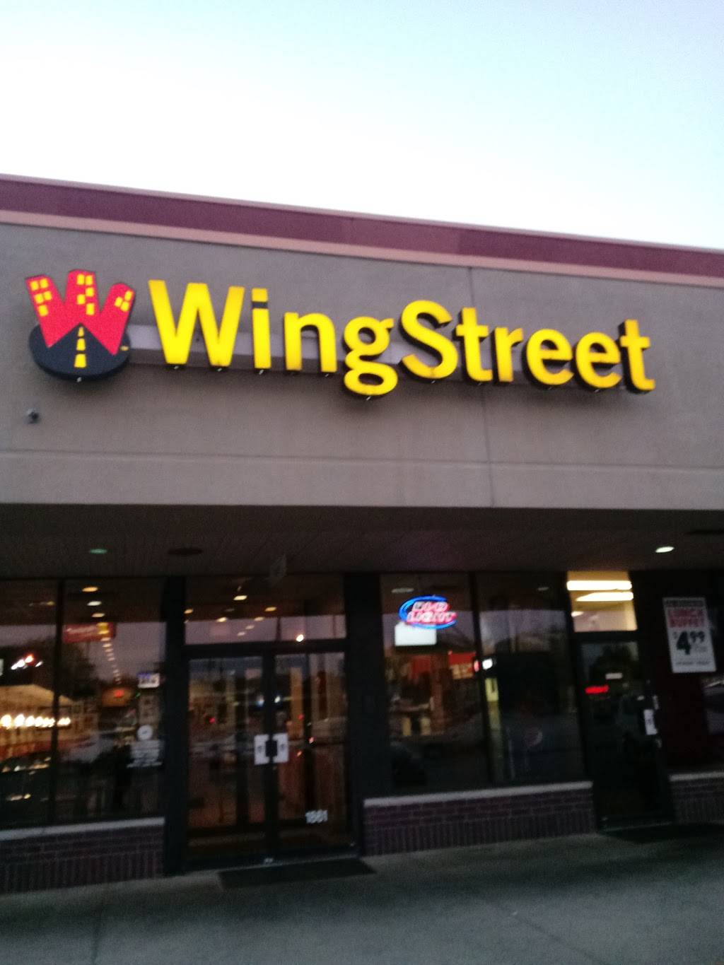 Pizza Hut | meal takeaway | 1861 E Sangamon Ave, Springfield, IL 62702, USA | 2175233260 OR +1 217-523-3260