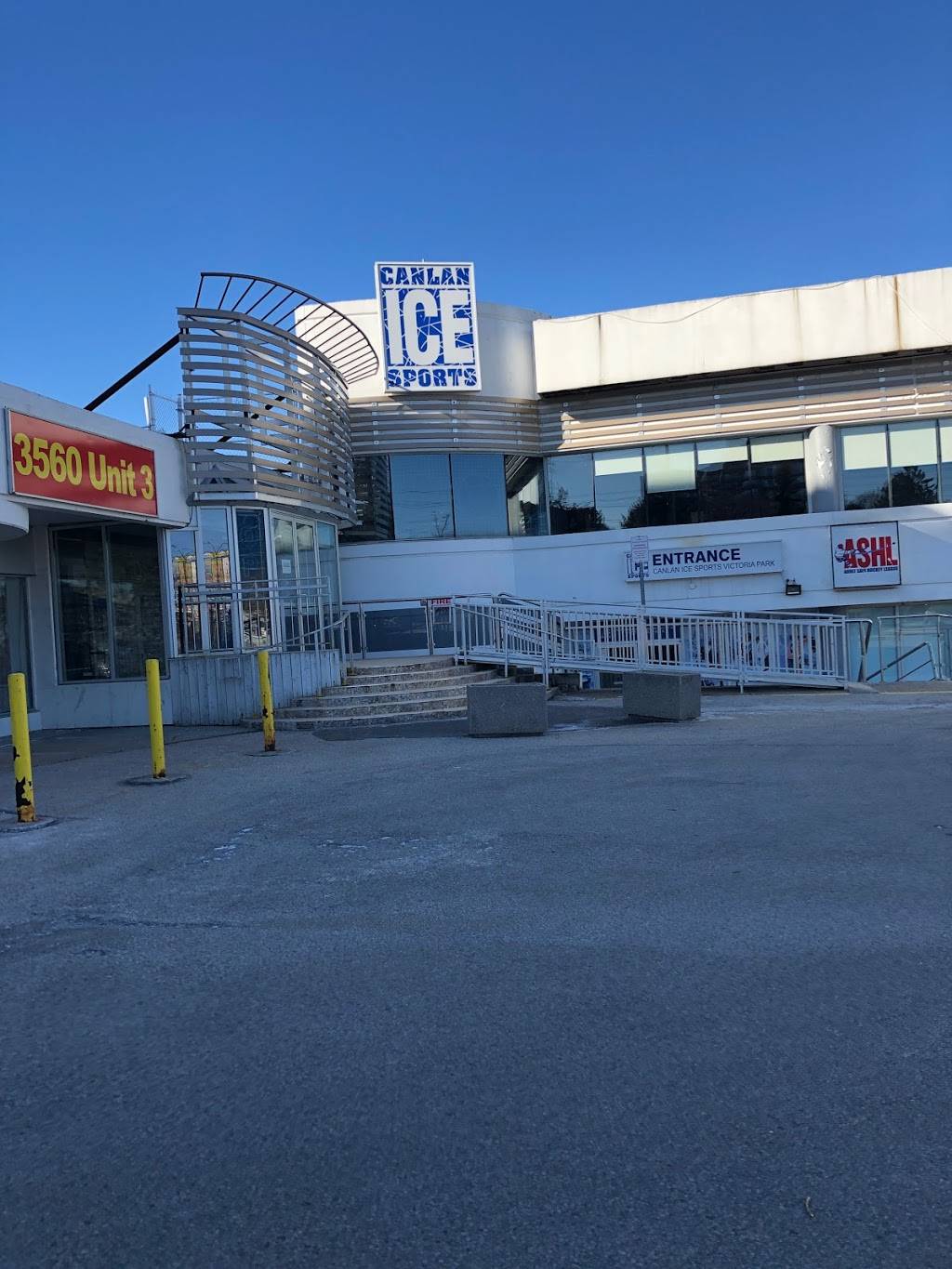 Canlan Ice Sports | restaurant | 3552 Victoria Park Ave, North York, ON M2H 2N5, Canada | 4166614423 OR +1 416-661-4423