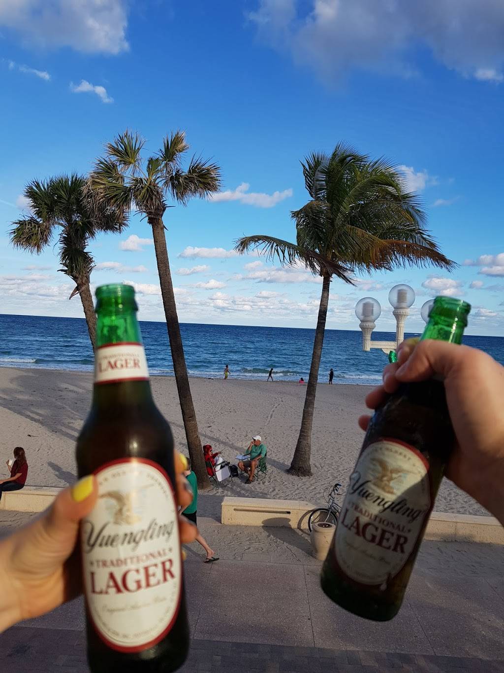 Riptide Tiki Bar | restaurant | 2300 N Surf Rd, Hollywood, FL 33019, USA | 9549217667 OR +1 954-921-7667