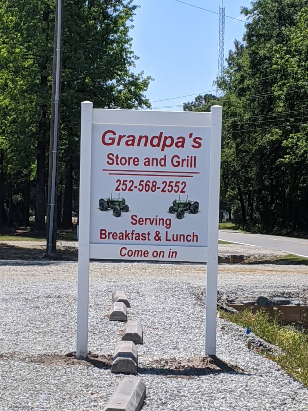 Grandpas Store & Grill | restaurant | 4052 W Pleasant Hill Rd, Pink Hill, NC 28572, USA | 2525682552 OR +1 252-568-2552