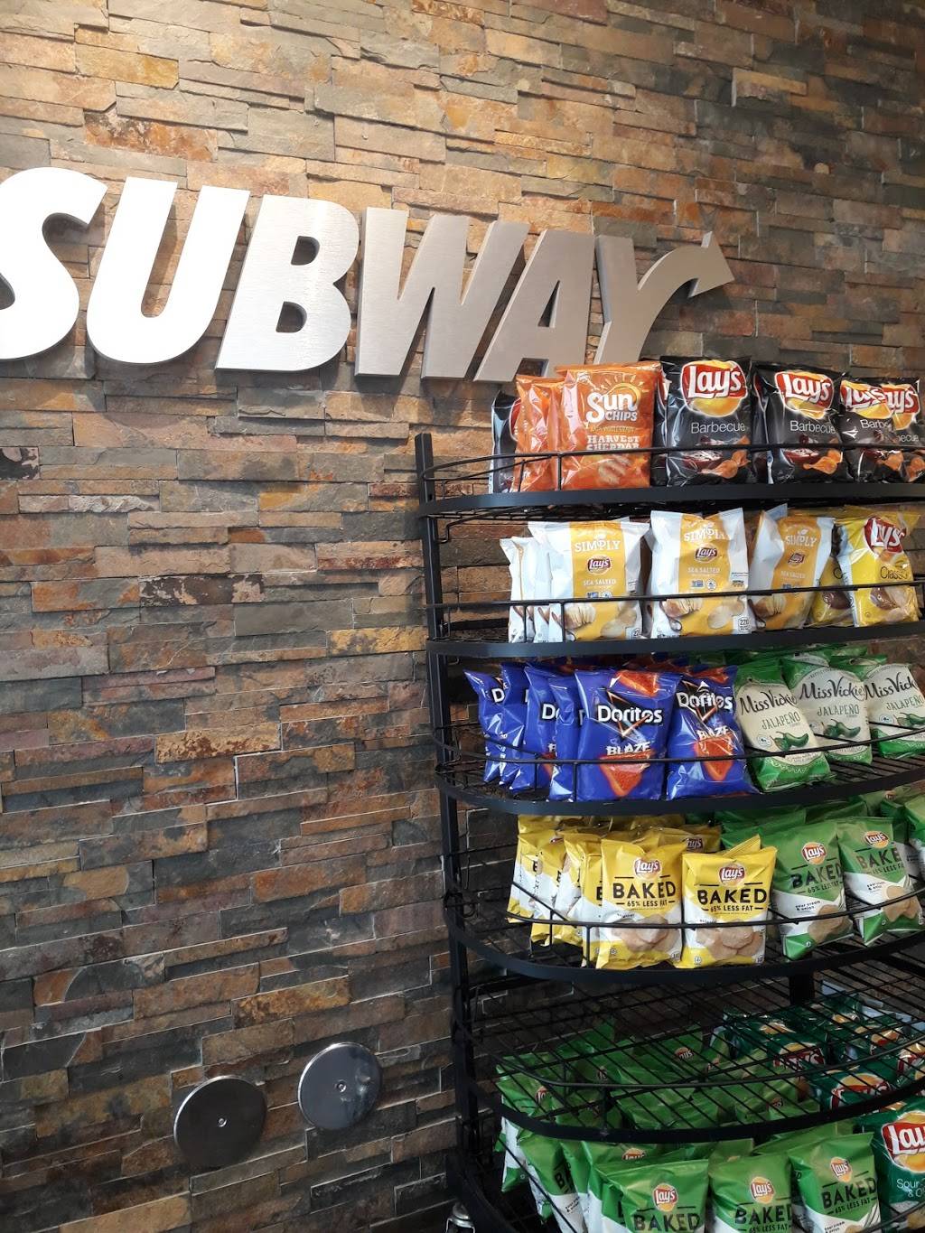 Subway Restaurants | restaurant | 1101 N Carrier Pkwy #200, Grand Prairie, TX 75050, USA | 9722621313 OR +1 972-262-1313