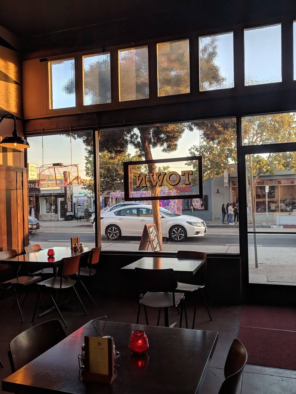 TOWN Pizza | meal takeaway | 5101 York Blvd, Los Angeles, CA 90042, USA | 3233448696 OR +1 323-344-8696