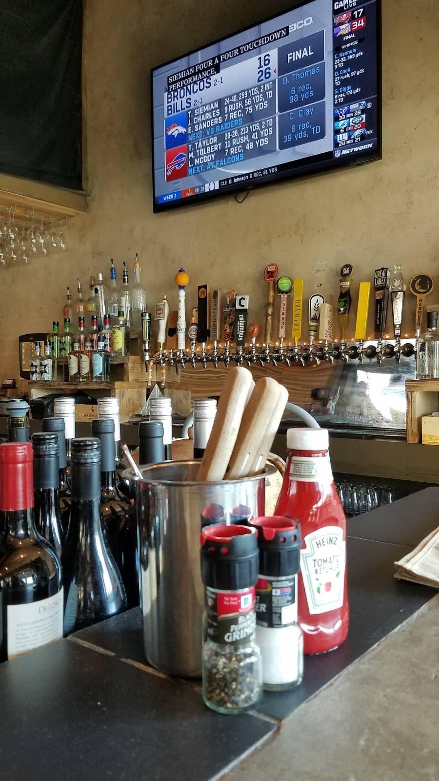 Flip Side Easton | restaurant | 3945 Easton Station, Columbus, OH 43219, USA | 6144723547 OR +1 614-472-3547