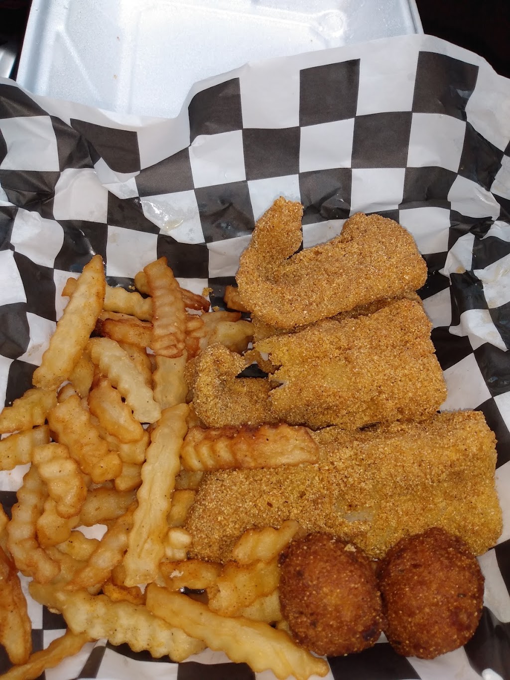 Fish Tales Jasper | restaurant | 424 E Gibson St, Jasper, TX 75951, USA | 4092025000 OR +1 409-202-5000