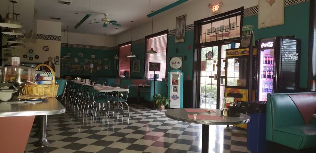 Comets Diner | restaurant | 22 Westford Rd, Tyngsborough, MA 01879, USA | 9786494646 OR +1 978-649-4646