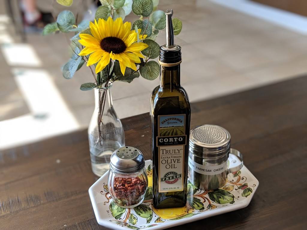 Gios Pizzeria | restaurant | 18285 Collier Ave #H, Lake Elsinore, CA 92530, USA | 9512452876 OR +1 951-245-2876