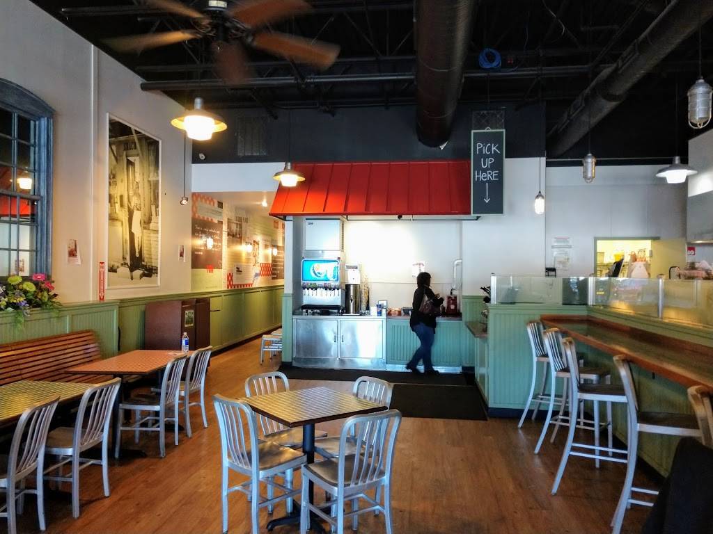 Hatties Chicken Shack | restaurant | 3057 Rt 50 Wilton Plaza, Saratoga Springs, NY 12866, USA | 5182260000 OR +1 518-226-0000