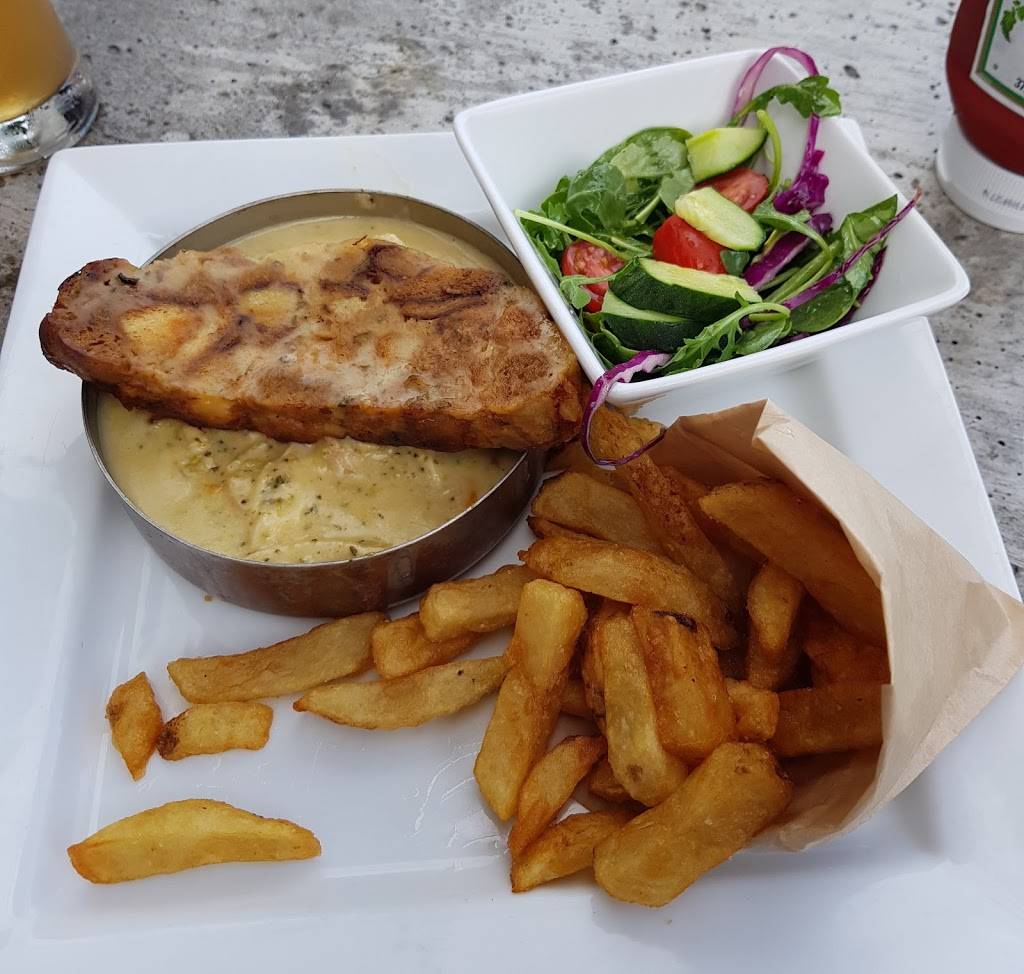 Hunters Public House | restaurant | 4750 Bank St, Gloucester, ON K1T 0K8, Canada | 6138227171 OR +1 613-822-7171