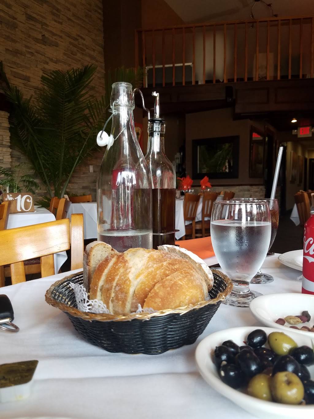 Vinhus Restaurant and Lounge | night club | 157 E Westfield Ave, Roselle Park, NJ 07204, USA | 9082595907 OR +1 908-259-5907