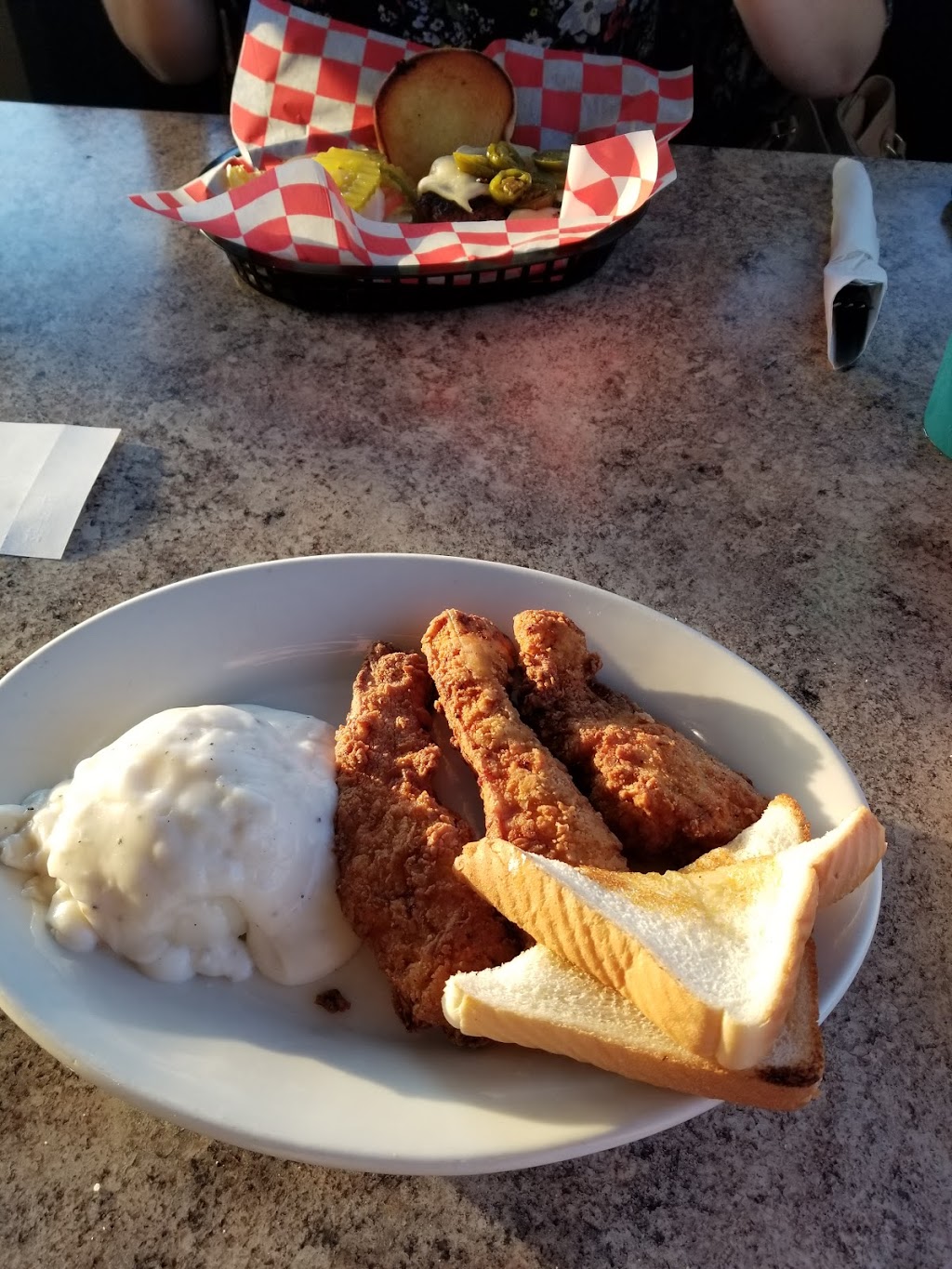 Hys Filling Station | restaurant | 700 W Mary St, Yates Center, KS 66783, USA | 6206259001 OR +1 620-625-9001