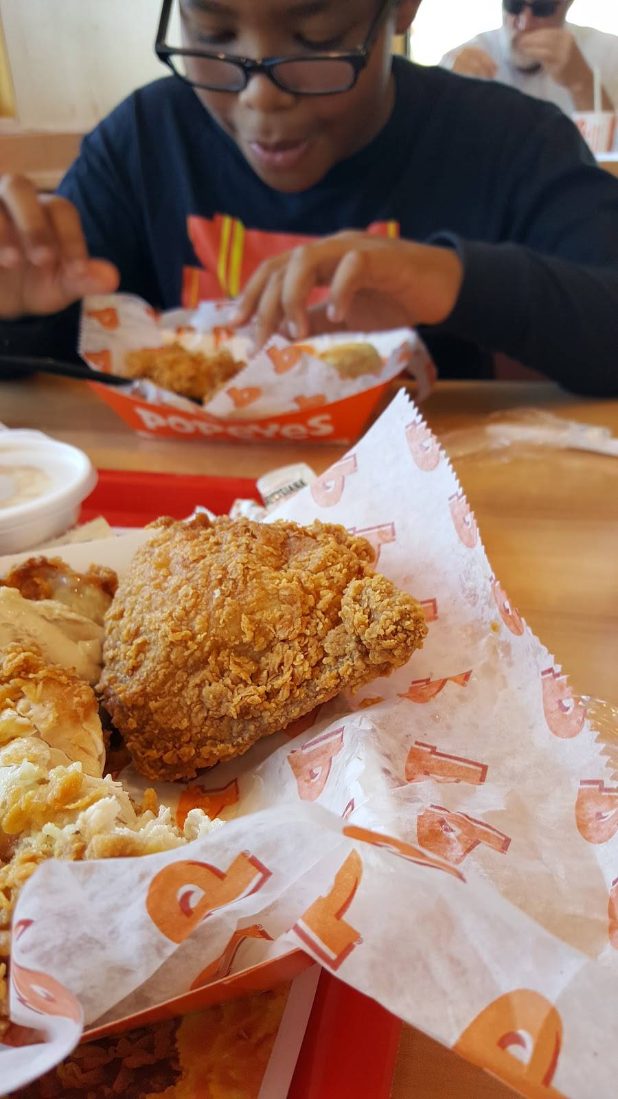 Popeyes Louisiana Kitchen | restaurant | 8950 N Central Ave, Phoenix, AZ 85020, USA | 6023312434 OR +1 602-331-2434