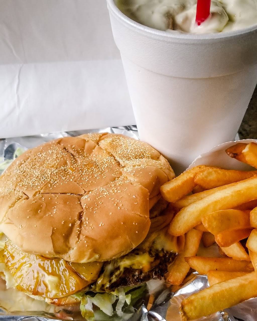 Big Bubbas Burgers | restaurant | 18471 WA-3, Allyn, WA 98524, USA | 3602756000 OR +1 360-275-6000