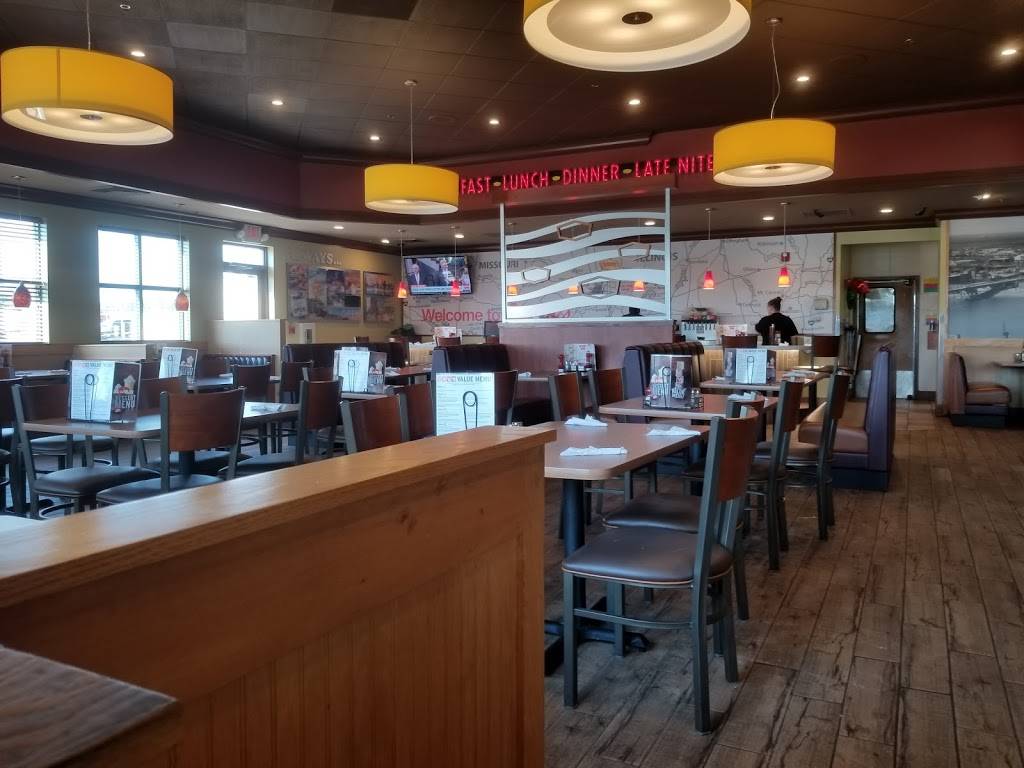 Dennys | restaurant | 140 Racehorse Dr, East St Louis, IL 62205, USA | 6183323680 OR +1 618-332-3680