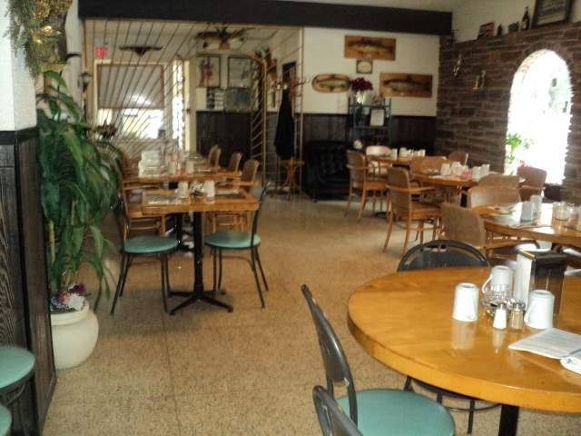 Caseys Restaurant | restaurant | 79 Clovelly Cove, Port Bolster, ON L0E 1E0, Canada | 7054371560 OR +1 705-437-1560