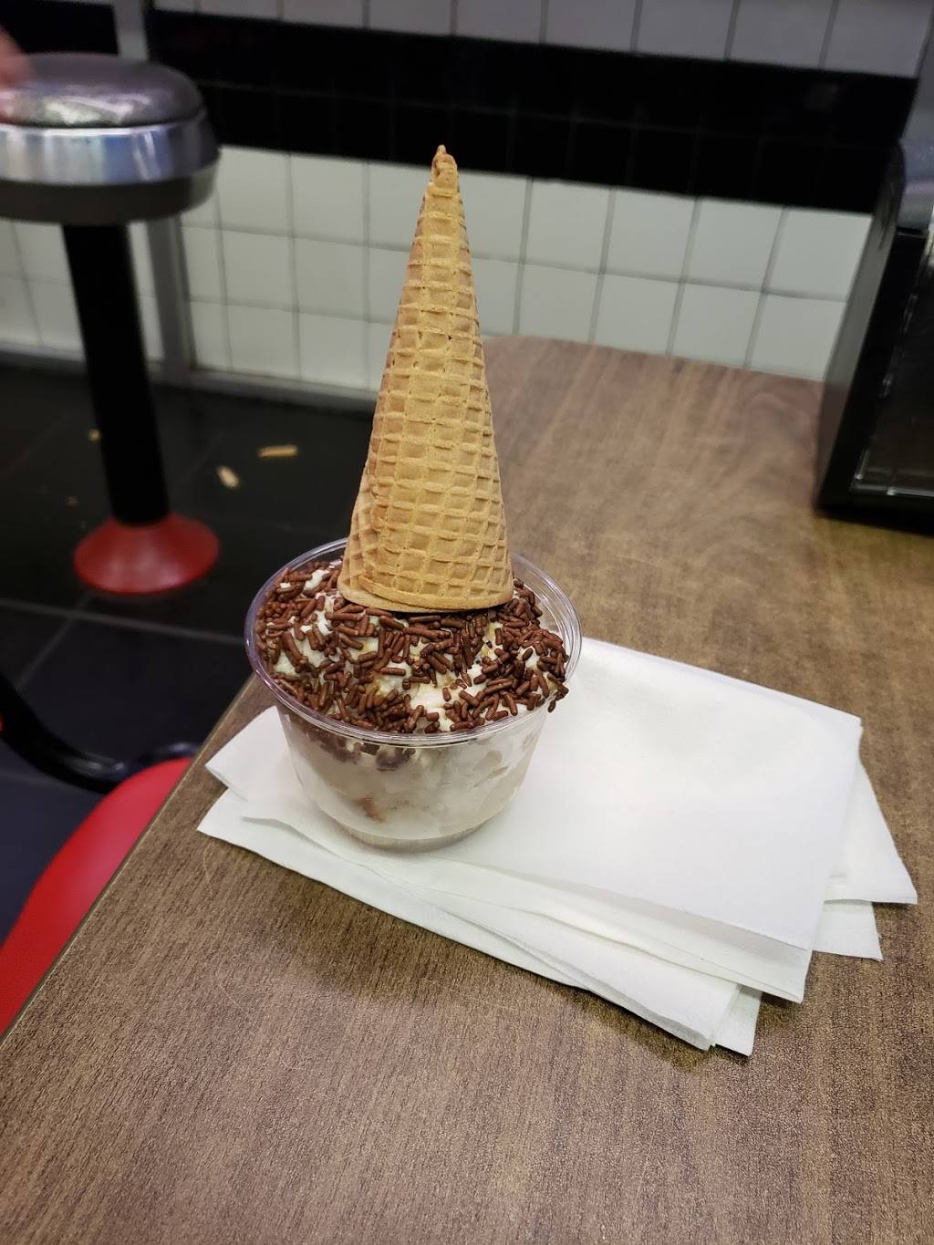 The Star Drive-In | restaurant | 205 Myricks St, East Taunton, MA 02718, USA | 5088227827 OR +1 508-822-7827