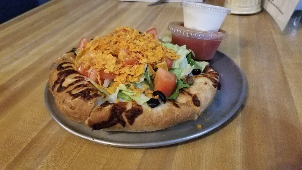 Jhetts Pizza | restaurant | 401 New York Ave, Holton, KS 66436, USA | 7853644944 OR +1 785-364-4944