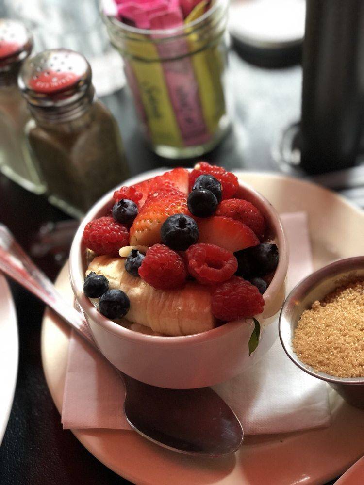 Chelsea Corner | restaurant | 4830 McKinney Ave, Dallas, TX 75205, USA | 4697262211 OR +1 469-726-2211