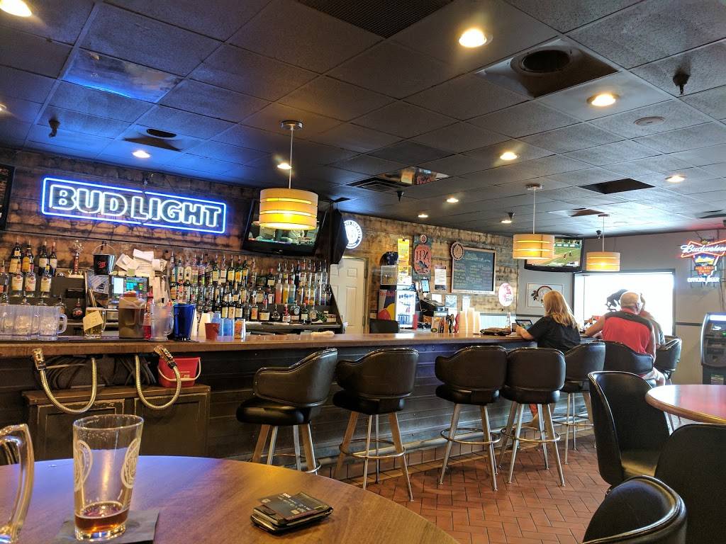 Busters Sports Bar and Grill & Catering | restaurant | 1325 Madison Ave, Mankato, MN 56001, USA | 5073898999 OR +1 507-389-8999