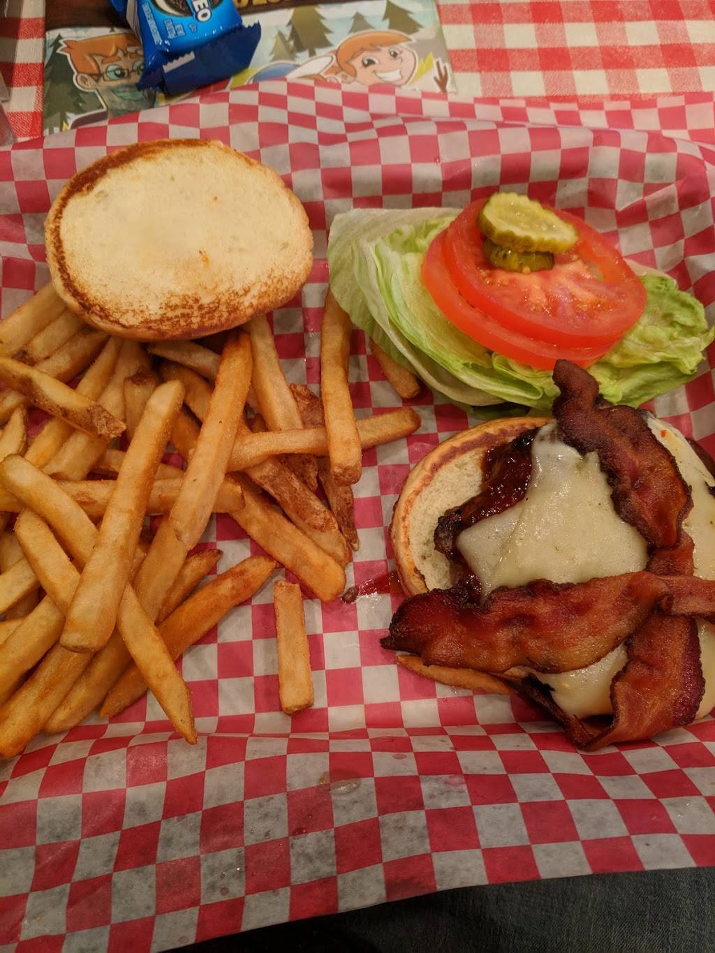 Famous Daves Bar-B-Que | restaurant | 1443 US-22, Mountainside, NJ 07092, USA | 9082325619 OR +1 908-232-5619