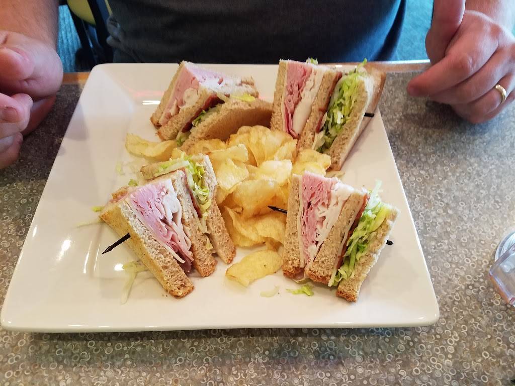 Isaacs Restaurant - Wyomissing | restaurant | 94 Commerce Dr, Wyomissing, PA 19610, USA | 6103761717 OR +1 610-376-1717