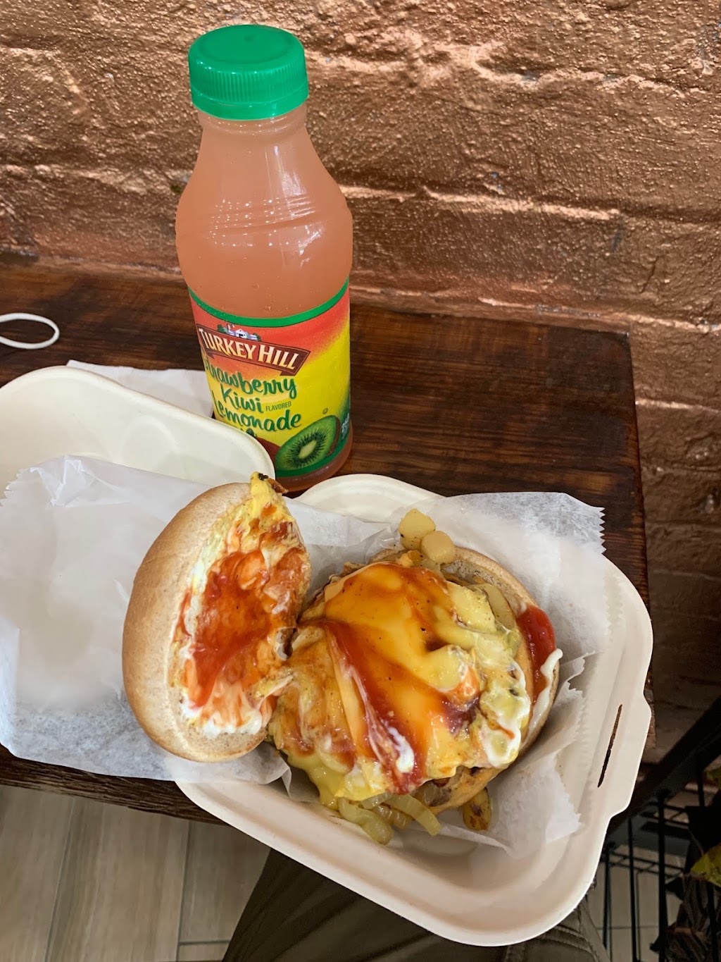 Burger UrWay | restaurant | 40 Washington Ave, Brooklyn, NY 11205, USA | 3472940650 OR +1 347-294-0650