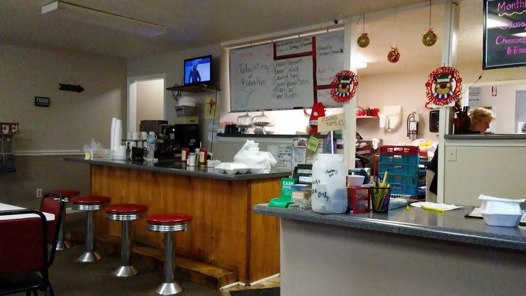 Kellys Kafe | restaurant | 24 Front St, Big Sandy, TN 38221, USA | 7315933025 OR +1 731-593-3025
