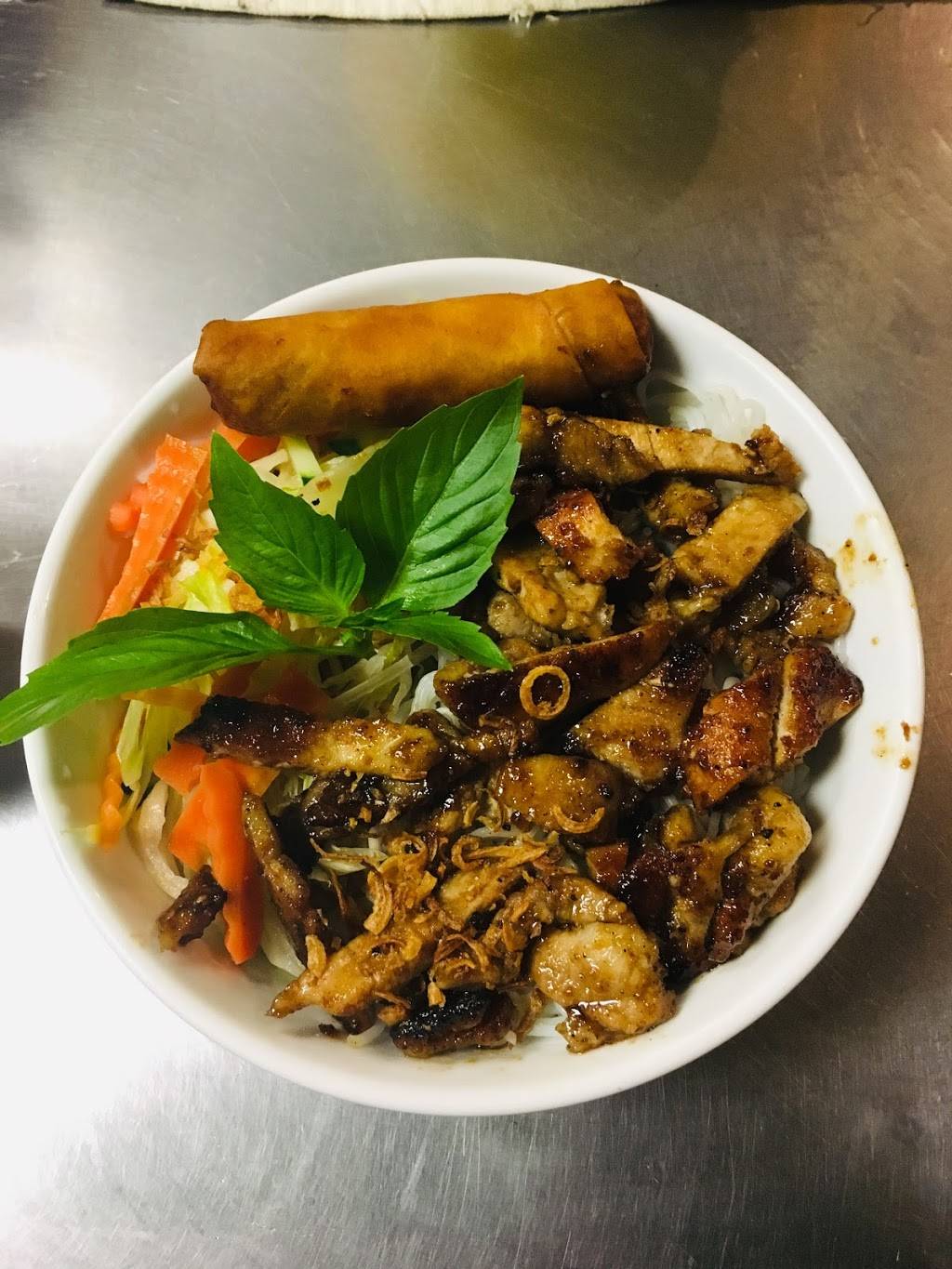 Pho Hong Anh Restaurant | restaurant | 6306 Springfield Plaza, Springfield, VA 22150, USA | 7035696060 OR +1 703-569-6060