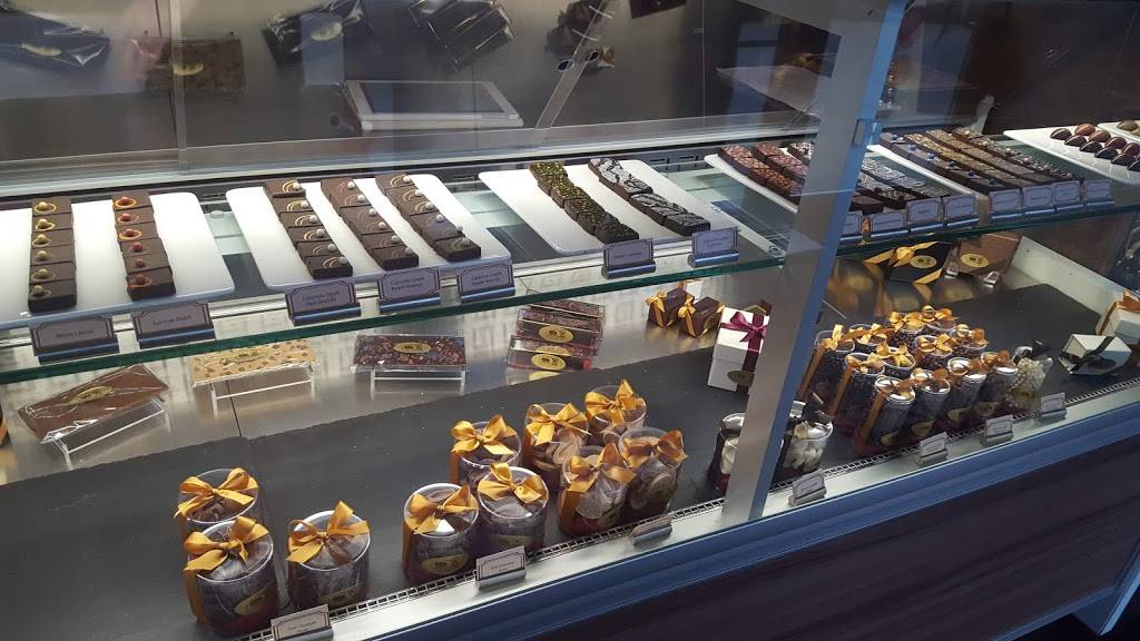 The Conche | restaurant | 1605 Village Market Blvd SE, Leesburg, VA 20175, USA | 7037791800 OR +1 703-779-1800