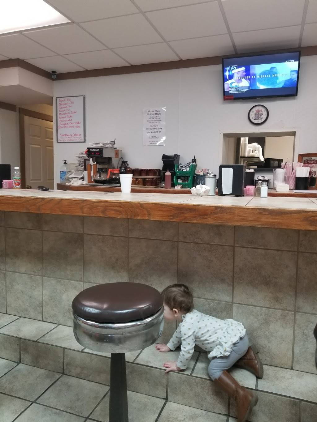 Moms Place | restaurant | 501 Hoult Rd, Fairmont, WV 26554, USA | 3045348055 OR +1 304-534-8055