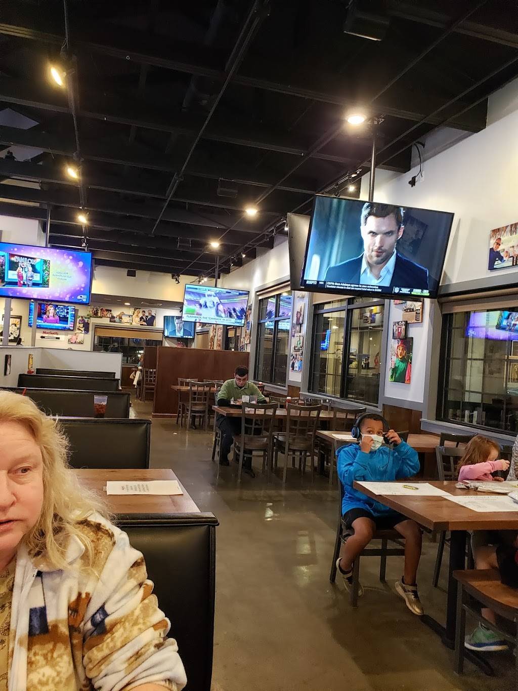 Mugshots Grill & Bar - Fultondale | restaurant | 3339 Lowery Pkwy, Fultondale, AL 35068, USA | 2058499012 OR +1 205-849-9012