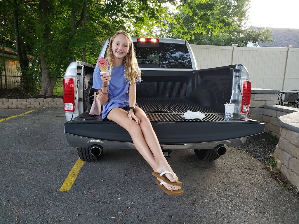 Charlevoix Dairy Grille, LLC | restaurant | 1111 Bridge St, Charlevoix, MI 49720, USA | 2315479771 OR +1 231-547-9771