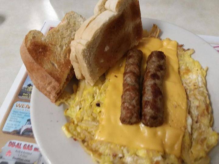 Denises Cafe | restaurant | 163 Stark St, Randolph, WI 53956, USA | 9203263535 OR +1 920-326-3535