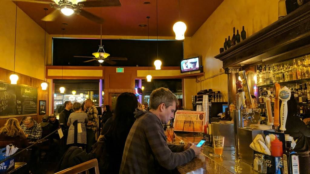 The Rainier Bar & Grill | restaurant | 1623 Cole St, Enumclaw, WA 98022, USA | 3608256363 OR +1 360-825-6363