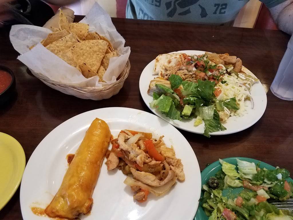 La Hacienda De Los Fernandez | restaurant | 1571 W Lake St, Addison, IL 60101, USA | 6309329551 OR +1 630-932-9551