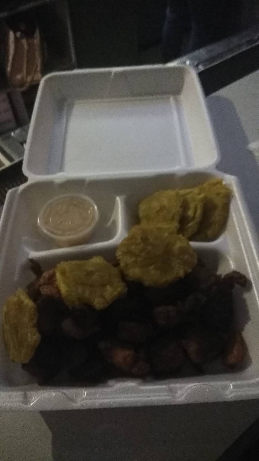 Mis Viejos | restaurant | 151 W Lehigh Ave, Philadelphia, PA 19133, USA | 2154234422 OR +1 215-423-4422