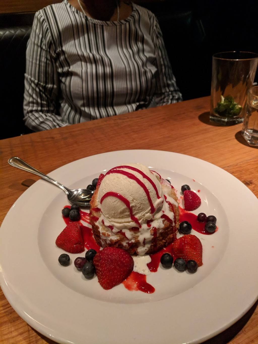 Village Tavern | restaurant | 4201 Congress St #190, Charlotte, NC 28209, USA | 7045529983 OR +1 704-552-9983