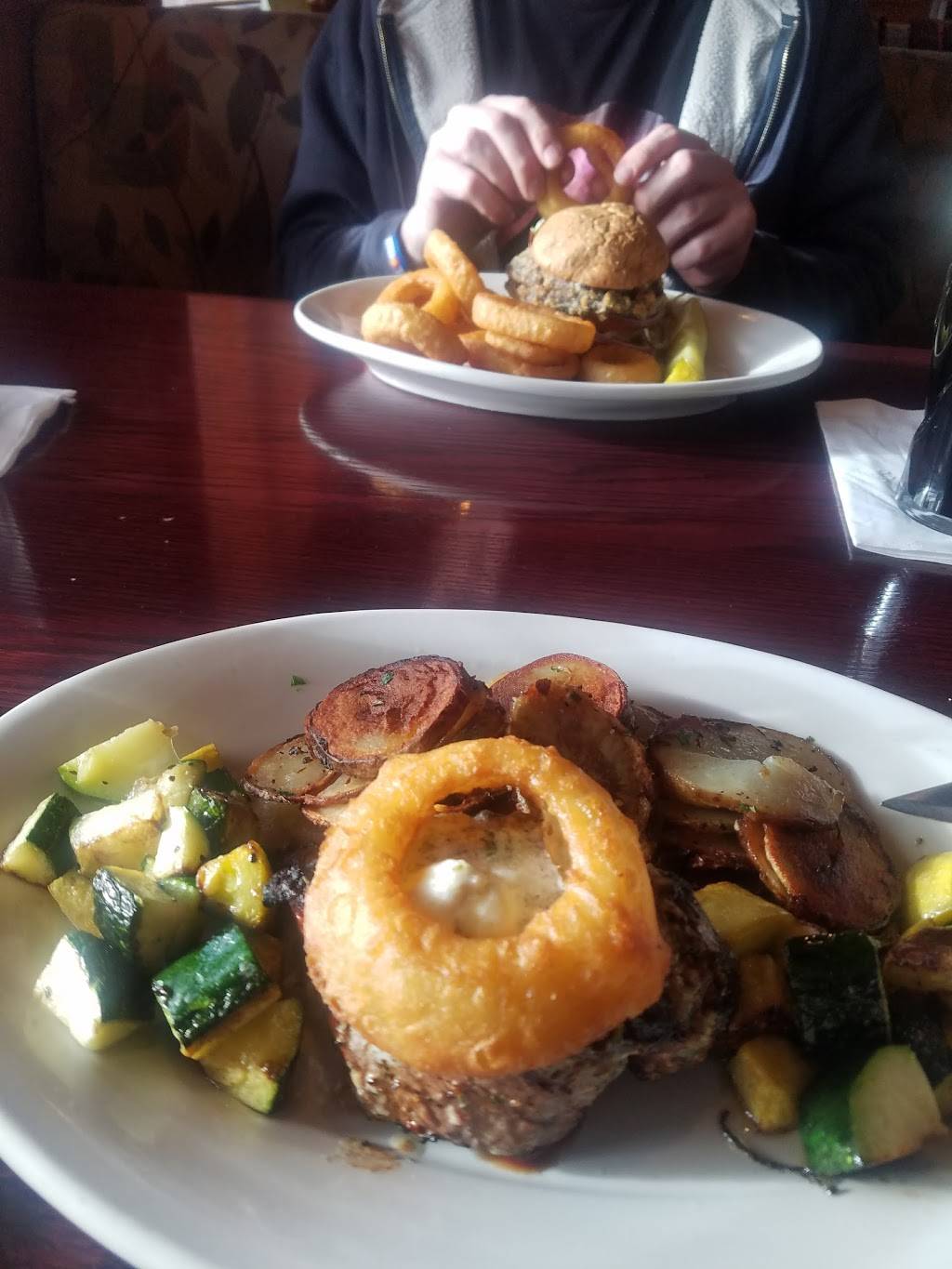 Sarnas Classic Grill | restaurant | 3939 University Ave NE, Columbia Heights, MN 55421, USA | 7637883939 OR +1 763-788-3939