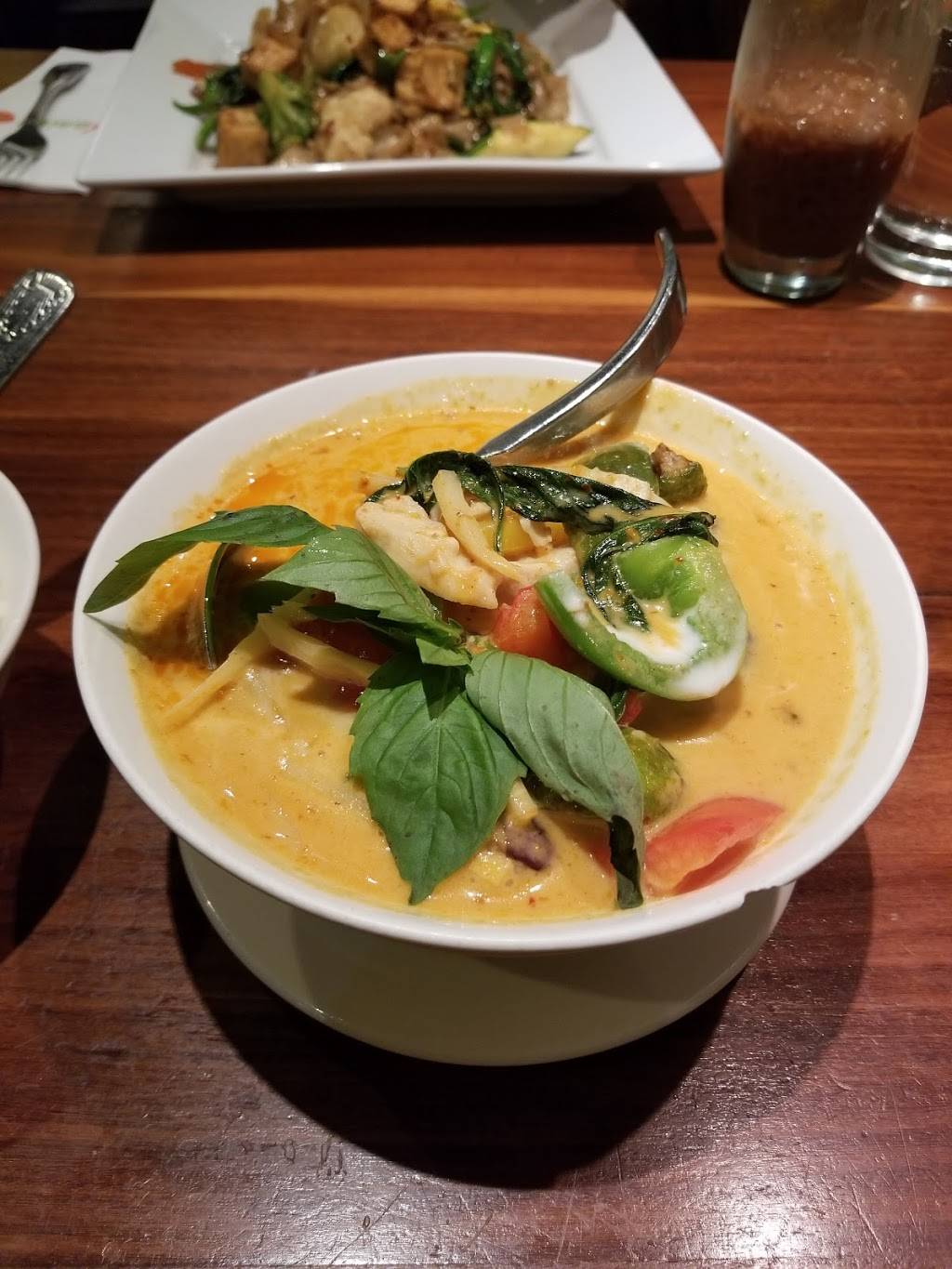 Red Onion Thai Cuisine | restaurant | 1123 NW 23rd Ave, Portland, OR 97210, USA | 5032082634 OR +1 503-208-2634