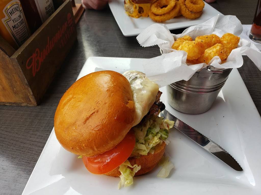 Cold Beers & Cheeseburgers | restaurant | 6718 W Deer Valley Rd, Glendale, AZ 85310, USA | 6232137622 OR +1 623-213-7622