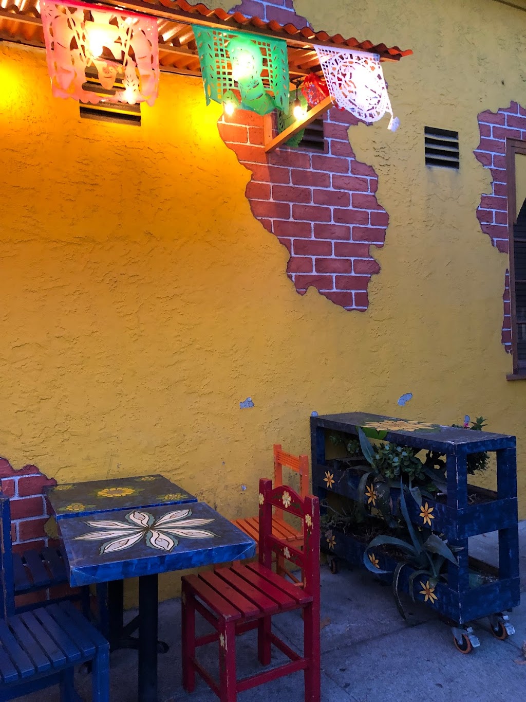 El Metate | restaurant | 2406 Bryant St, San Francisco, CA 94110, USA | 4156417209 OR +1 415-641-7209